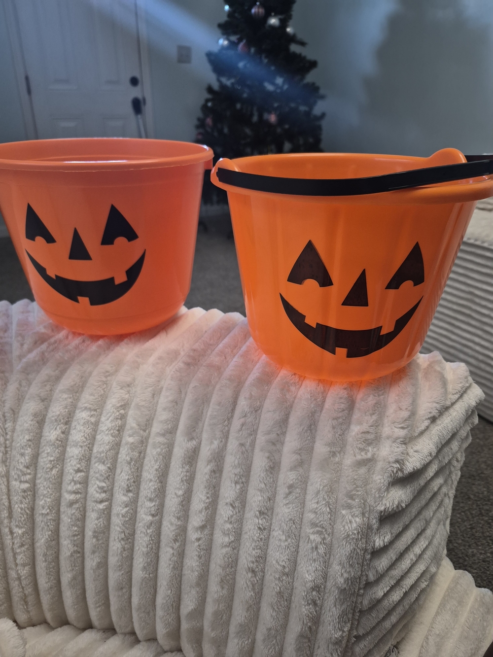 2 Orange Plastic Pumpkin Jack-o-Lantern Trick or Treat Candy Buckets